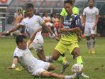 Pemain-Dewa-United-putih-Persib-Bandung-Beckham-Putra-Nugraha.jpg