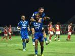Pemain-Persib-Bandung-David-da-Silva-dan-Marc-Klok-111.jpg
