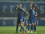 Pemain-Persib-Bandung-David-da-Silva-kiri-dan-Daisuke-Sato.jpg