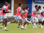 Pemain-Persib-Bandung-menjalani-latihan-di-Stadion-Sidolig-Bandung-Sabtu-2012024.jpg