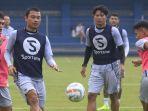 Pemain-Persib-Bandung-saat-menjalani-latihan-di-Stadion-Sidolig.jpg