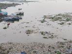 Pemandangan-Waduk-Cirata-yang-dipenuhi-sampah-Sabtu-11112023.jpg