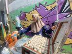 Pemilik-usaha-Cilok-Contreng-Family-Siti-Julaeha-35-yang-berbagi-1000-cilok-setiap-hari.jpg