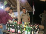 Penertiban-pedagang-miras-ilegal-di-kawasan-wisata-Pangandaran-Senin-6112023-malam.jpg