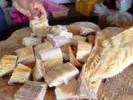 Pengolahan-jambal-roti-di-lapang-Ketapang-doyong-Pantai-Timur-Pangandaran.jpg