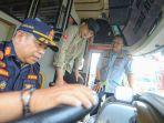Penjabat-Wali-Kota-Bandung-A-Koswara-saat-ramp-check-di-Terminal-Cicaheum.jpg