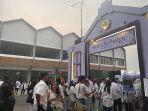 Penonton-yang-mengantre-masuk-untuk-nonton-konser-Hindia.jpg
