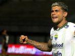 jabar/Penyerang-Persib-Bandung-Ciro-Alves-merayakan-gol-ke-gawang-Dewa-United.jpg