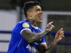 Penyerang-Persib-Bandung-Ciro-Alves-merayakan-gol-ke-gawang-Malut-United.jpg