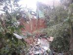Peristiwa-tanah-longsor-terjadi-di-Kampung-Rawasidkin.jpg