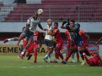 Persib-Bandung-David-da-Silva-saat-menyundul-bola-ke-gawang-Bali-United.jpg