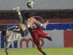 Persib-Bandung-Marc-Klok-Bali-United-di-Liga-1-2022-2023.jpg