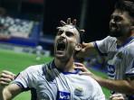 Persib-Bandung-asal-Prancis-Andrew-Jung-melakukan-selebrasi-3.jpg