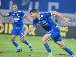 jabar/Persib-Bandung-membuka-keunggulan-lewat-sundulan-Nick-Kuipers.jpg