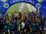 Persib-angkat-trofi-juara-Liga-1-20232024.jpg