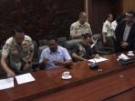 Perwakilan-komunitas-lari-yang-bagi-bagi-bir-saat-lomba-lari-di-Bandung.jpg