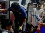 Petugas-Polres-Majalengka-saat-menyita-miras.jpg
