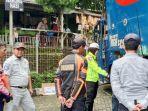 Petugas-dari-Dishub-dan-Polres-Subang-menggelar-ramp-check-bus-pariwisata-di-area.jpg
