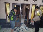 Petugas-kepolisian-saat-mengecek-rumah-Ketua-PPK-Cibeureum-Kota-Sukabumi-Sabtu-232024.jpg