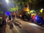 jabar/Petugas-mengevakuasi-kendaraan-truk-da.jpg