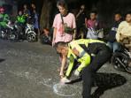 Polisi-melakukan-olah-TKP-di-lokasi-kecelakaan-menewaskan-pemotor.jpg