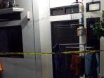 Polisi-memasang-police-line-di-rumah-kontrakan-di-Jagakarsa.jpg