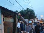 Polisi-saat-melakukan-pengecekan-ke-lokasi-pelajar-tersengat-listrik.jpg