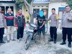 Polisi-saat-mengamankan-T-pelaku-pencurian-sepeda-motor.jpg