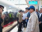 Presiden-Prabowo-Subianto-saat-akan-naik-Whoosh-Prabowo.jpg