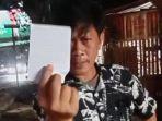 Pria-ngaku-menerima-amplop-saat-hari-pencoblosan-Pilkada-Kota-Tangerang-2024.jpg