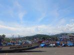 Puluhan-perahu-bersandar-di-Dermaga-Palabuhanratu.jpg