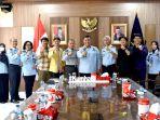 R-Andika-Dwi-Prasetya-menerima-PERMAHI-Bandung-Raya.jpg