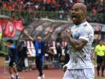 jabar/RAYAKAN-GOL-Penyerang-Persib-Bandung-David-da-Silva-merayakan-gol-ke-gawang-Persija-Jakarta.jpg
