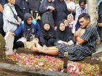 Rachmat-Irianto-berduka.jpg
