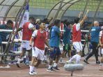 Reaksi-di-bangku-cadangan-Persib-Bandung-Ciro-Alves-kemenangan-melawan-Bhayangkara-FC.jpg