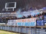 Ribuan-bobotoh-menyaksikan-latihan-Persib-Bandung-111.jpg