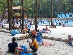 Ribuan-wisatawan-saat-mengunjungi-Nimo-Water-Forest.jpg