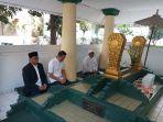 Ridwan-Dhani-Wirianata-menyempatkan-diri-untuk-berkunjung-ke-makam-pendiri-Bandung.jpg
