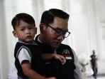 Ridwan-Kamil-dan-putra-bungsunya-Arkana.jpg