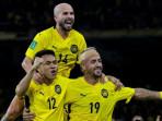 Rodrigo-Holgado-kanan-dan-Joao-Figueiredo-atas-merayakan-gol-Timnas-Malaysia.jpg