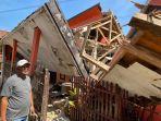 jabar/Rumah-berlantai-dua-di-Kampung-Lapang-Sari-Kabupaten-Bandung-gempa-bumi.jpg