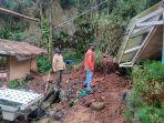 Rumah-warga-di-Bandung-Barat-yang-rusak-diterjang-longsor-dan-disapu-angin-kencan.jpg
