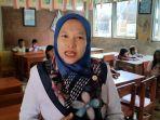 Salah-satu-guru-di-SD-Negeri-1-Cangkring-di-Indramayu.jpg