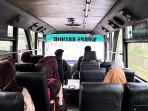 Satbrimob-Polda-Jabar-memberikan-keped.jpg