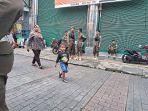 Satpol-PP-Kota-Bandung-jaga-jalan-dalem-kaum.jpg