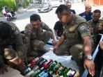 Satpol-PP-Kota-Bandung-saat-merazia-minuman-keras-miras-ilegal-d.jpg