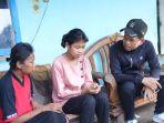 Sedih-Temukan-Anak-Putus-Sekolah-karena-Rawat-Temani-Ibu-Cuci-Darah-Dedi-Mulyadi-Lakukan-Ini.jpg