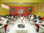Sejumlah-siswa-saat-mengikuti-tes-terstandar-daerah-jalur-prestasi-SPMB-Bandung.jpg