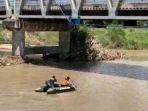 Seorang-ibu-dan-anak-yang-masih-balita-terlempar-ke-sungai.jpg
