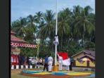 Siswa-panjat-tiang-bendera-demi-ambil-tali-nyangkut.jpg